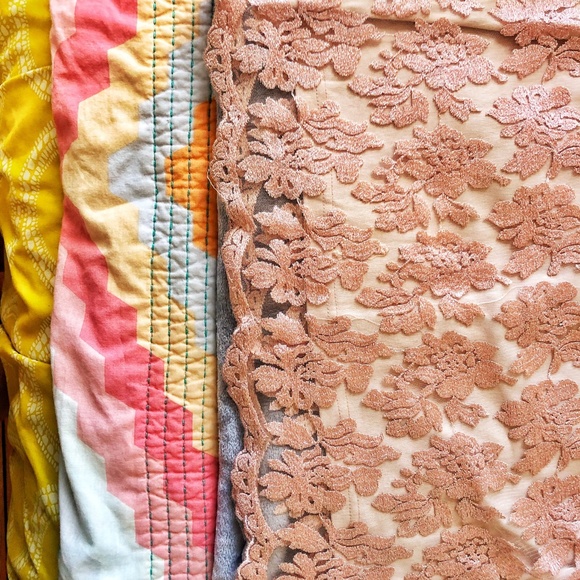 Missguided Lace Sheath Dress - Picture 2 of 8